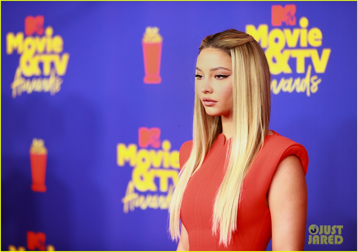 outer banks cast mtv movie awards red carpet pics 31