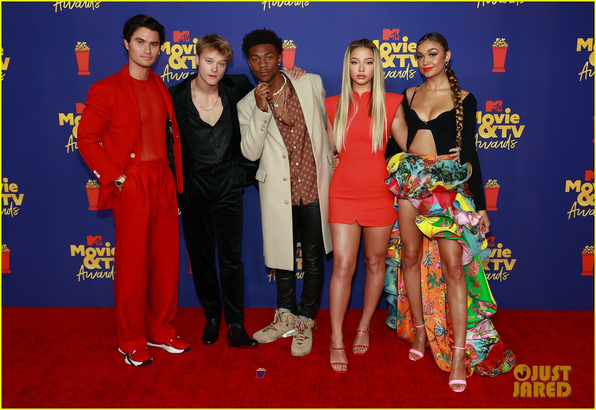 outer banks cast mtv movie awards red carpet pics 35