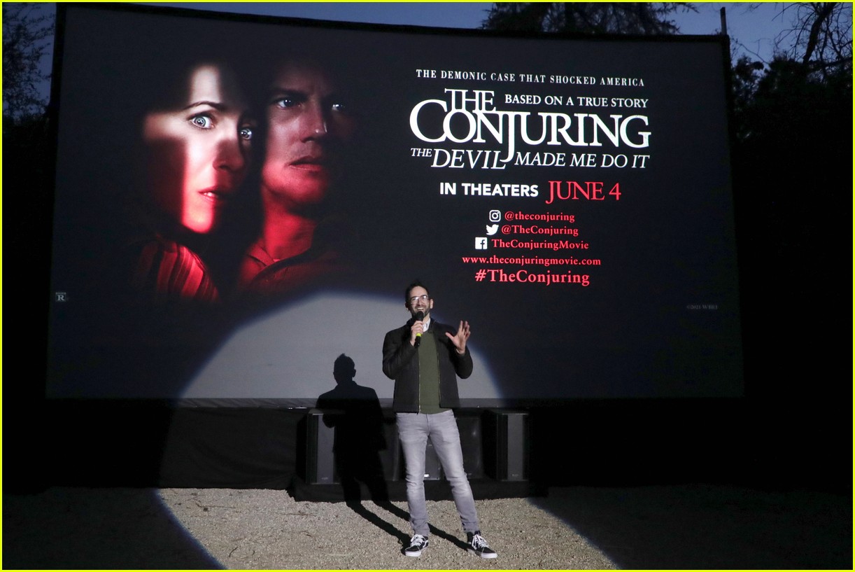billie eilish gets a sneak peek at the conjuring the devil made me do it 04
