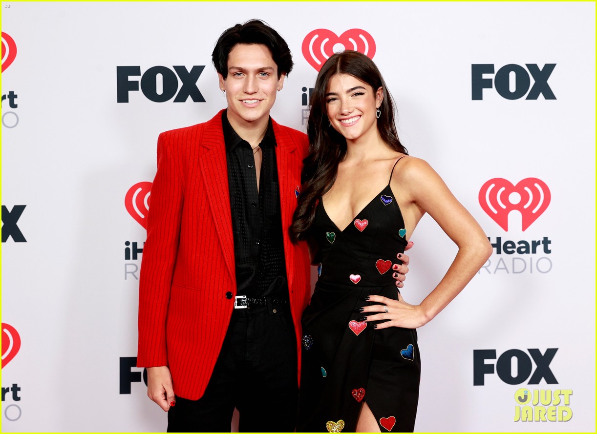 charli damelio lilhuddy hit the red carpet together at iheartradio music awards 05