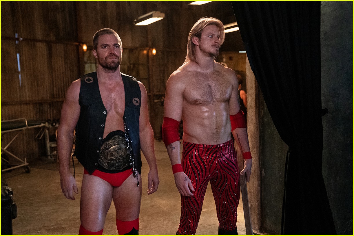 stephen amell alexander ludwig star in first look at new wrestling series heels 01