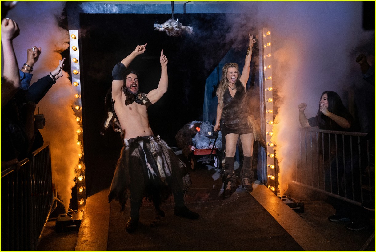 stephen amell alexander ludwig star in first look at new wrestling series heels 12
