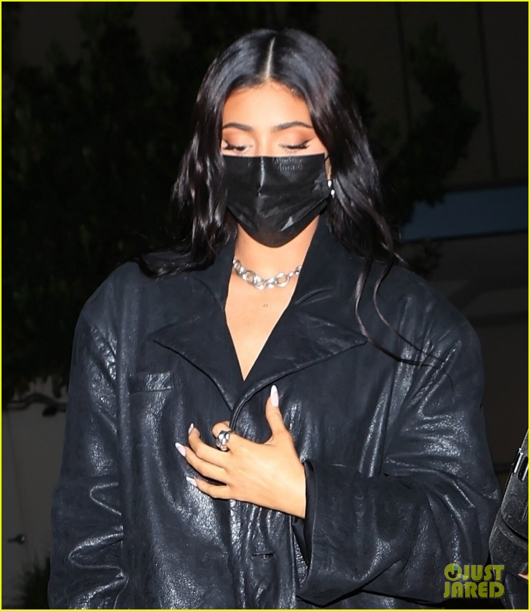 kylie jenner night out with rosalia 04