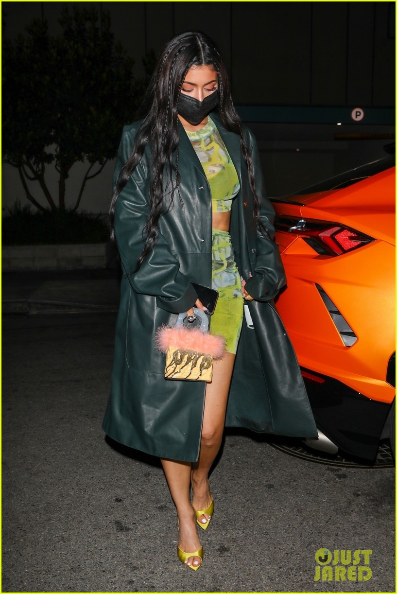kylie jenner leaves party 09