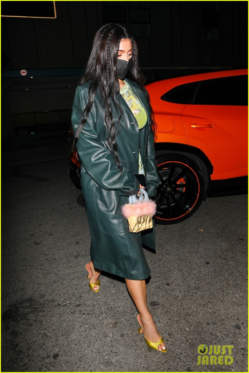 kylie jenner leaves party 10