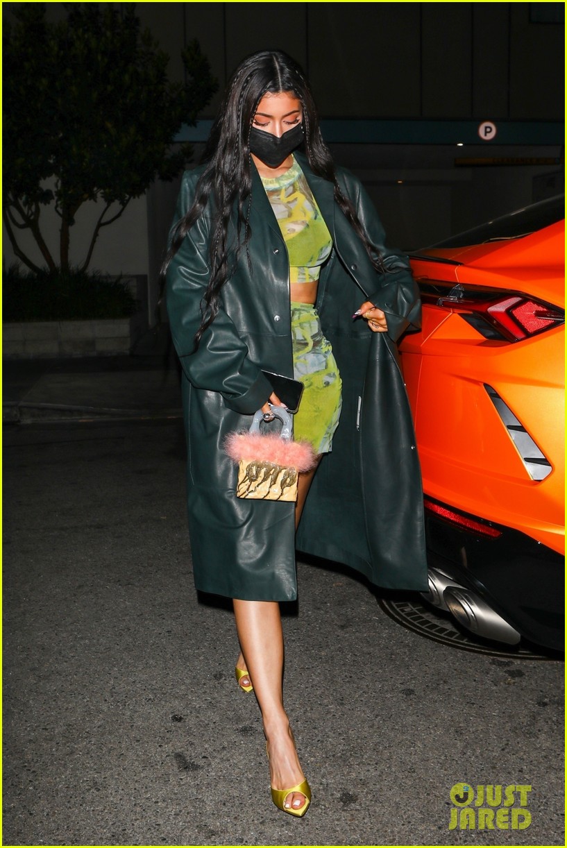 kylie jenner leaves party 13