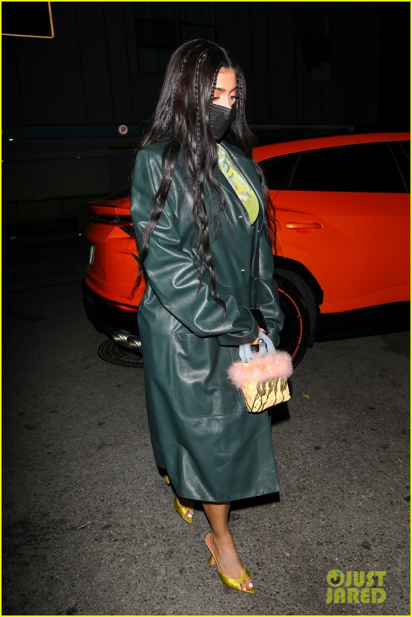 kylie jenner leaves party 18