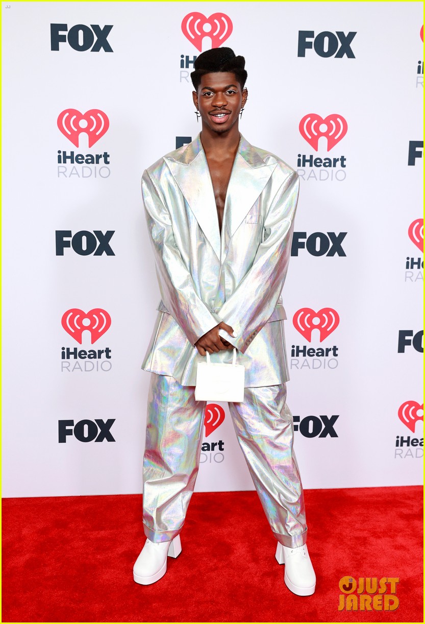 lil nas x puts abs on display at iheart radio music awards 02