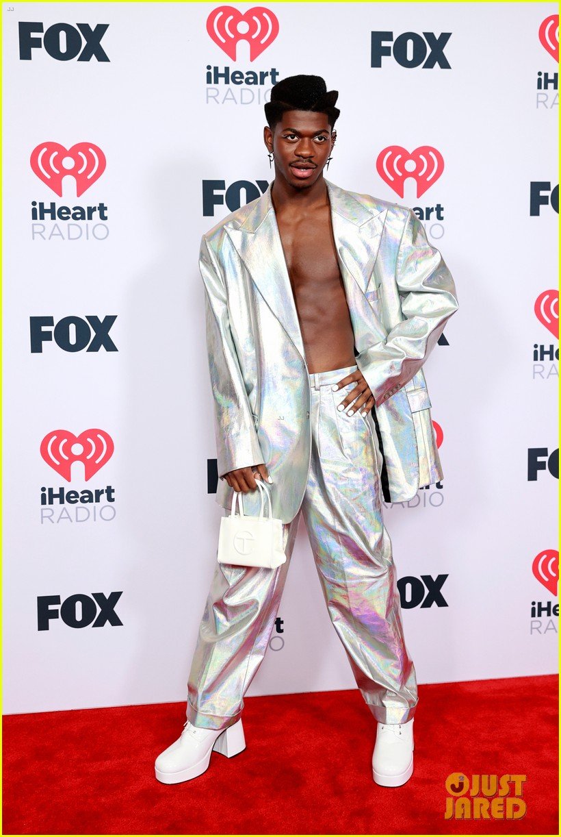 lil nas x puts abs on display at iheart radio music awards 04