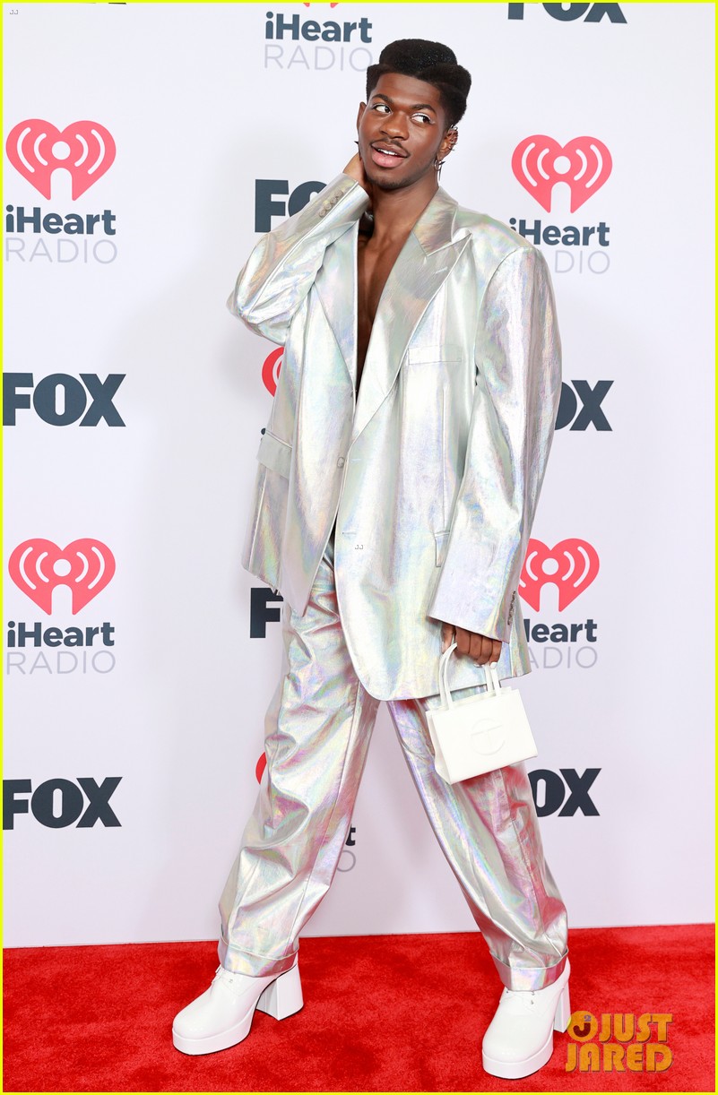 lil nas x puts abs on display at iheart radio music awards 07
