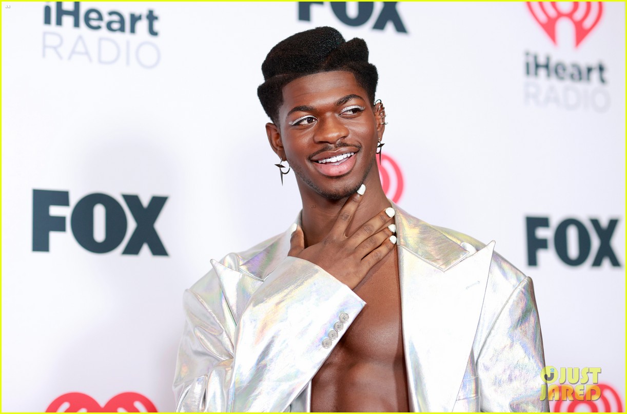 lil nas x puts abs on display at iheart radio music awards 09