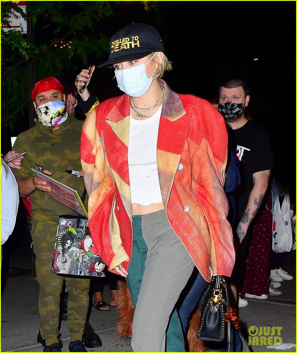 miley cyrus returns from snl rehearsals 04