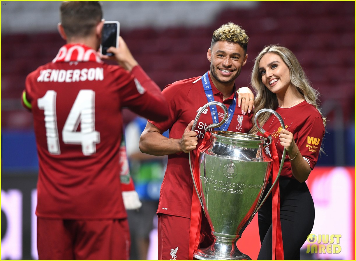 perrie edwards alex oxlade chamberlain announce theyre expecting a baby 01