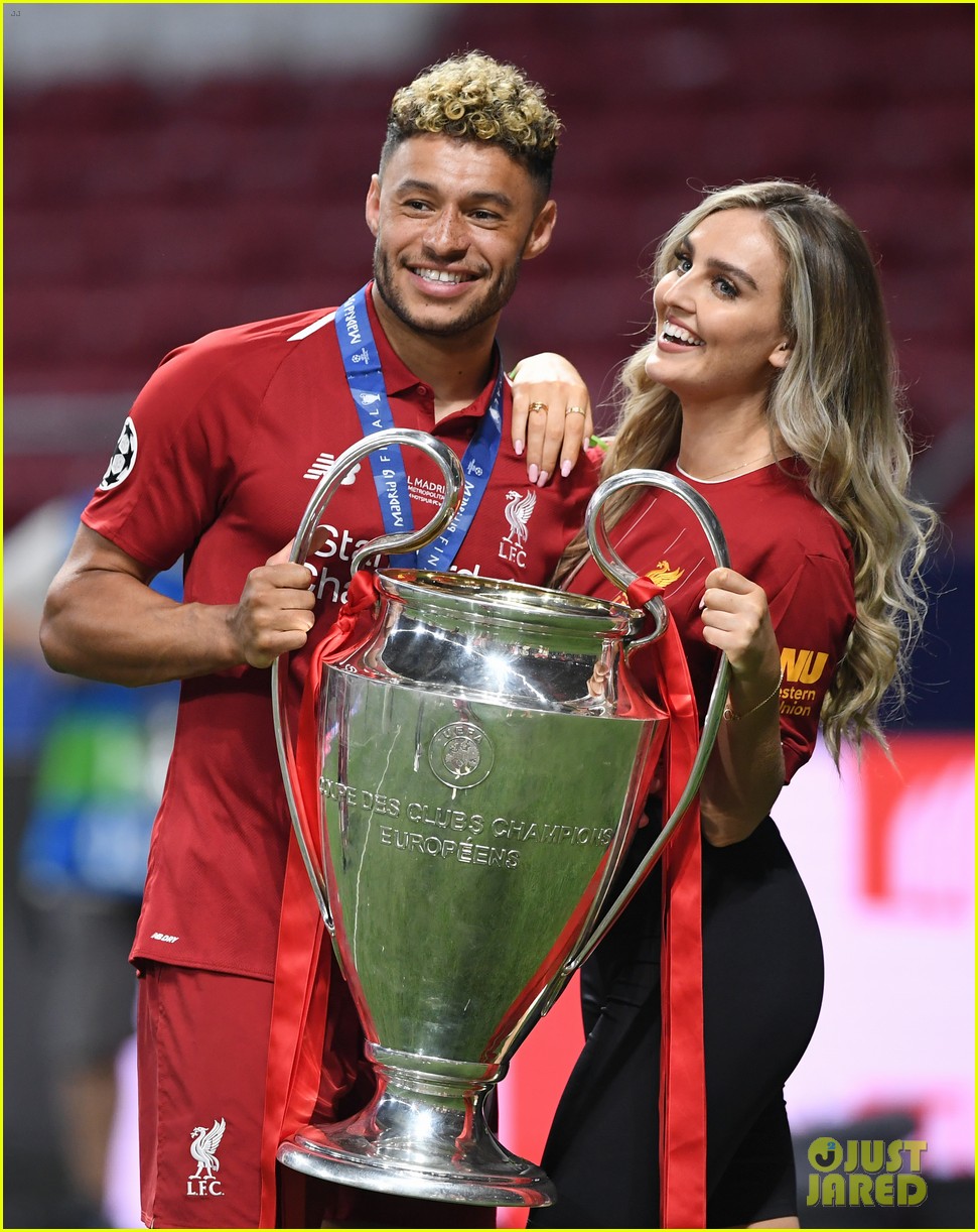 perrie edwards alex oxlade chamberlain announce theyre expecting a baby 04