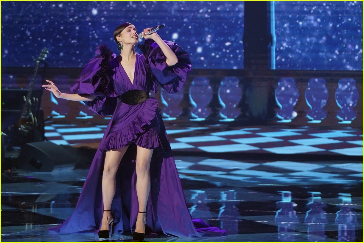 sofia carson kicked off american idol with a whole new world 07