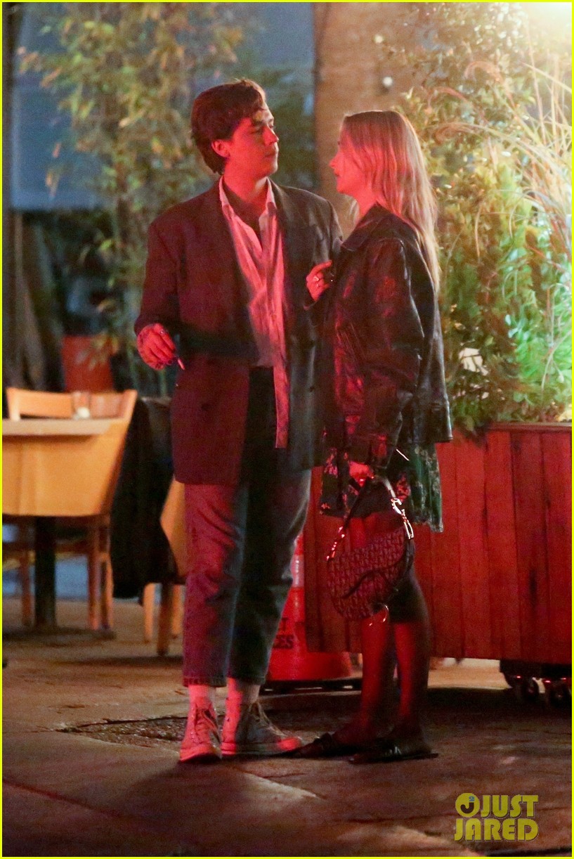 cole sprouse ari fournier pack on pda dinner date 29
