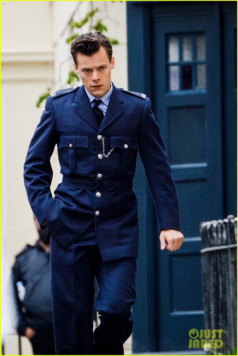 harry styles runs after david dawson my policeman set 07