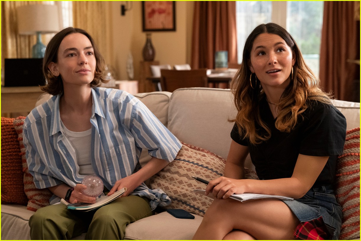fivel stewart returns for final season of atypical first look photos 03