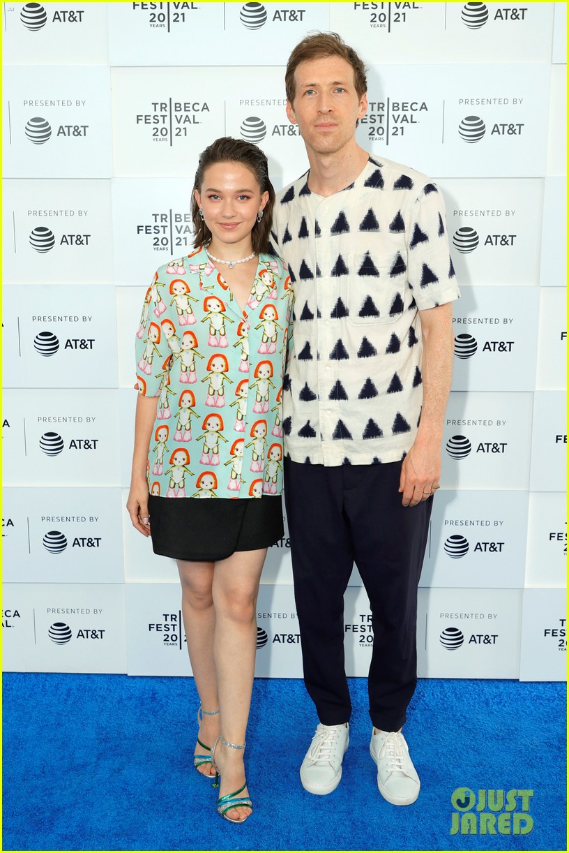 cailee spaeny premieres how it ends at tribeca film festival after new trailer drops 07