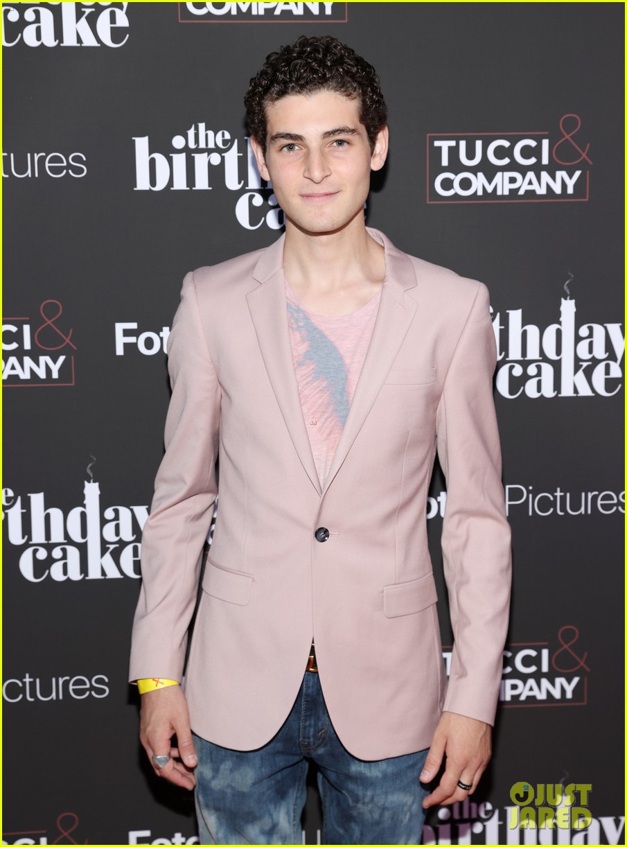 david mazouz sterling beaumon more attend the birthday cake los angeles premeire 02