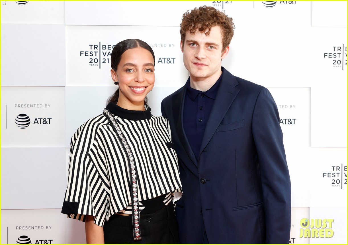 hayley law premieres new movie at tribeca film festival 09