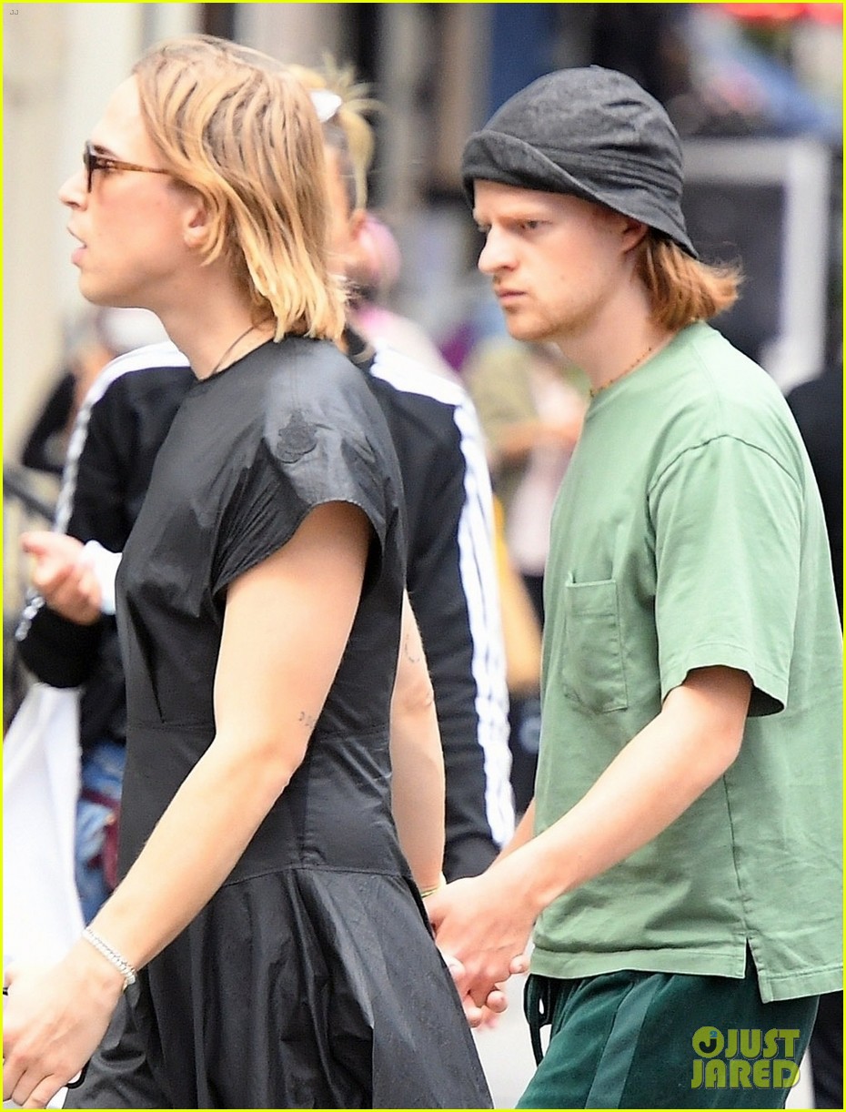 tommy dorfman lucas hedges wrap their arms around each other in nyc 03
