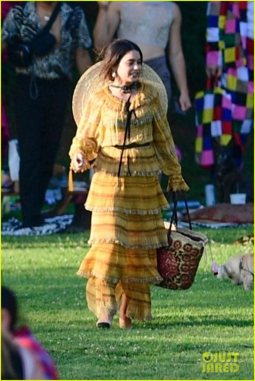 vanessa hudgens gg magree costume party in the park 18
