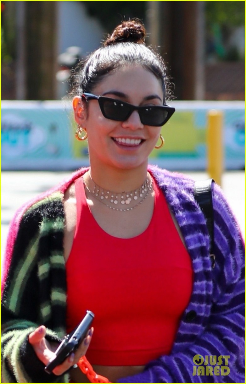 vanessa hudgens colorful outfit know beauty details 01