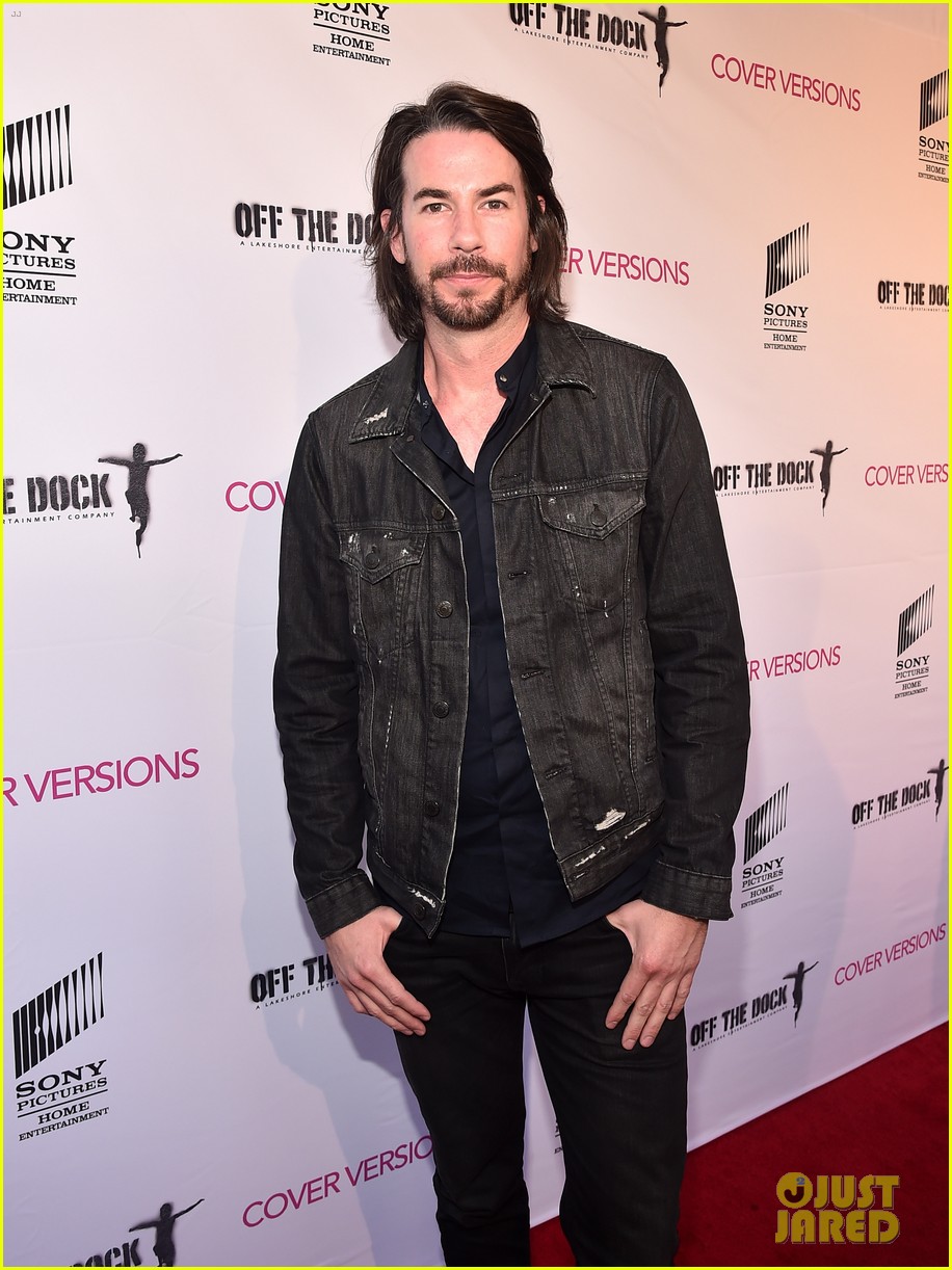 fans are surprised to learn how old jerry trainor is as dating profile goes viral 02