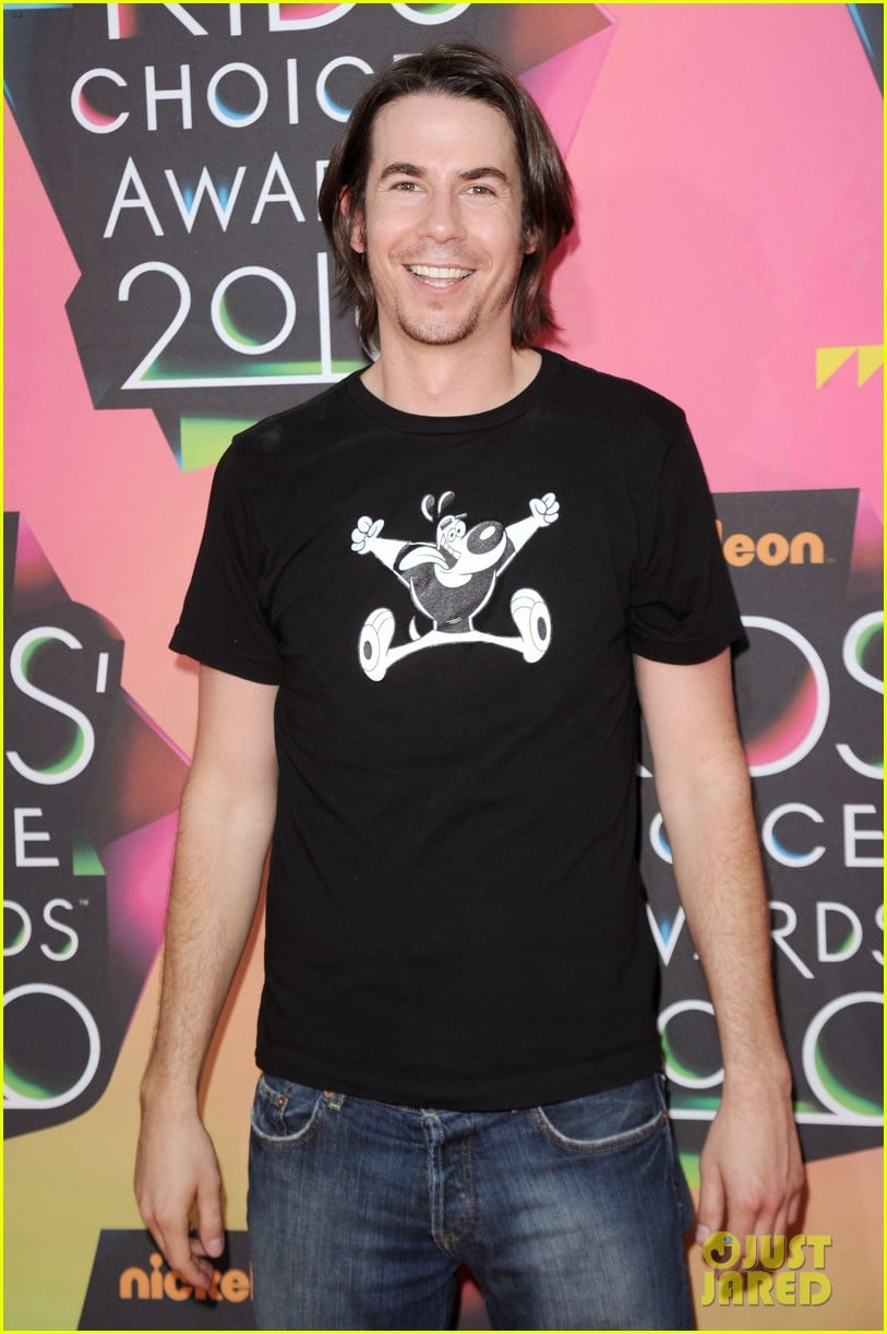 fans are surprised to learn how old jerry trainor is as dating profile goes viral 04