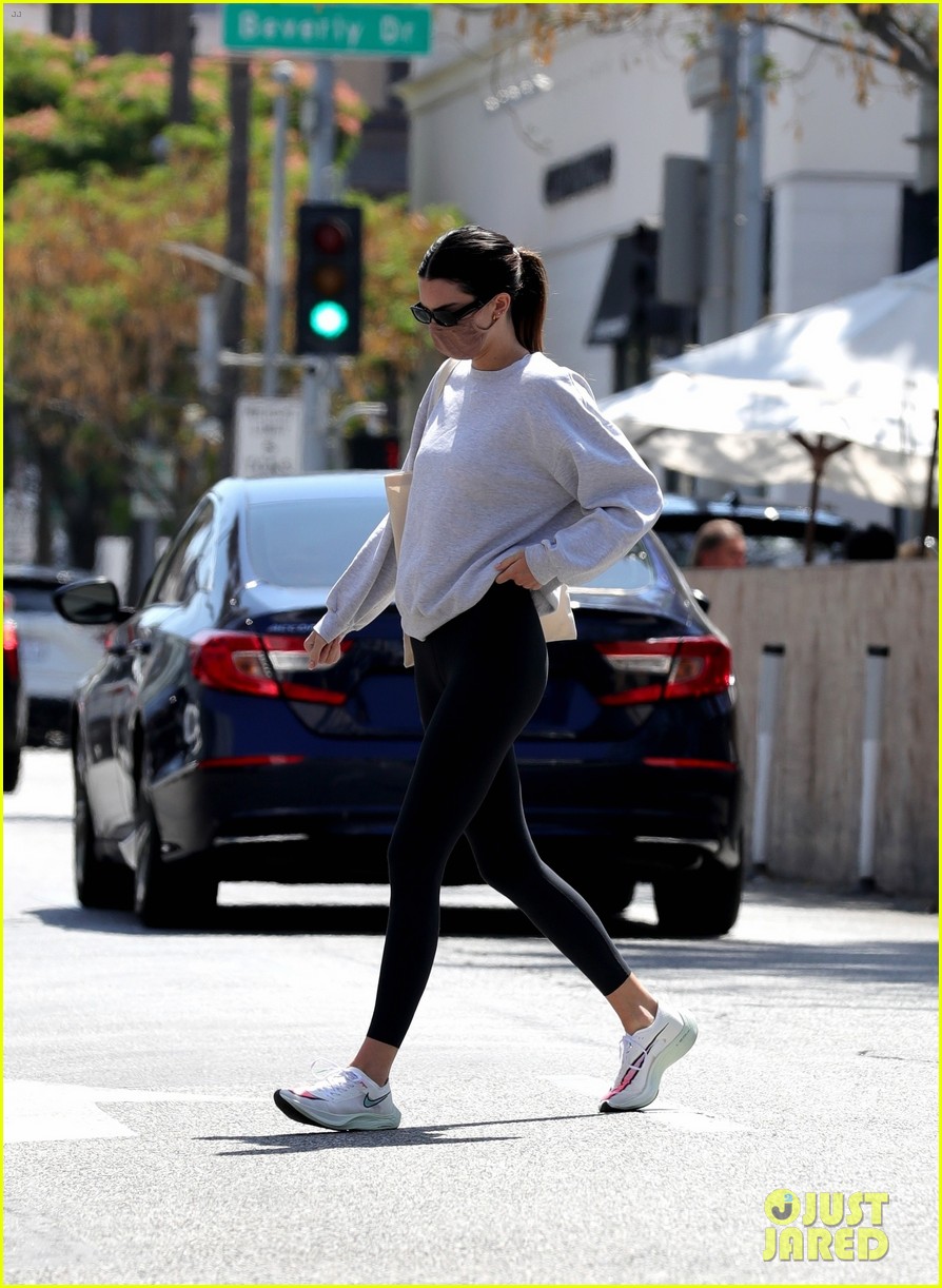 kendall jenner hits the gym memorial day 19