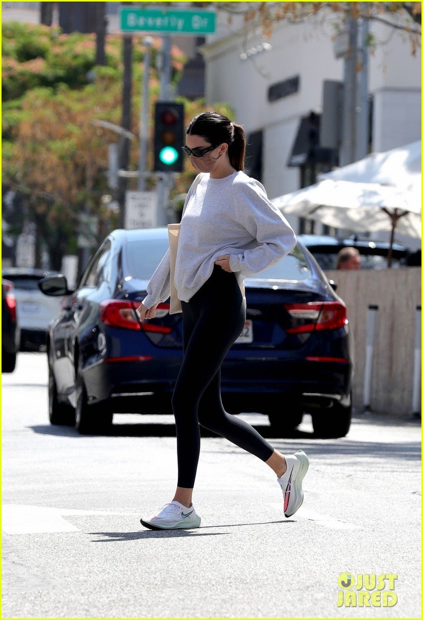kendall jenner hits the gym memorial day 20