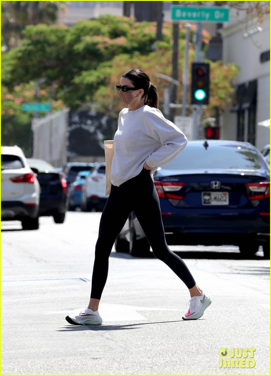 kendall jenner hits the gym memorial day 25