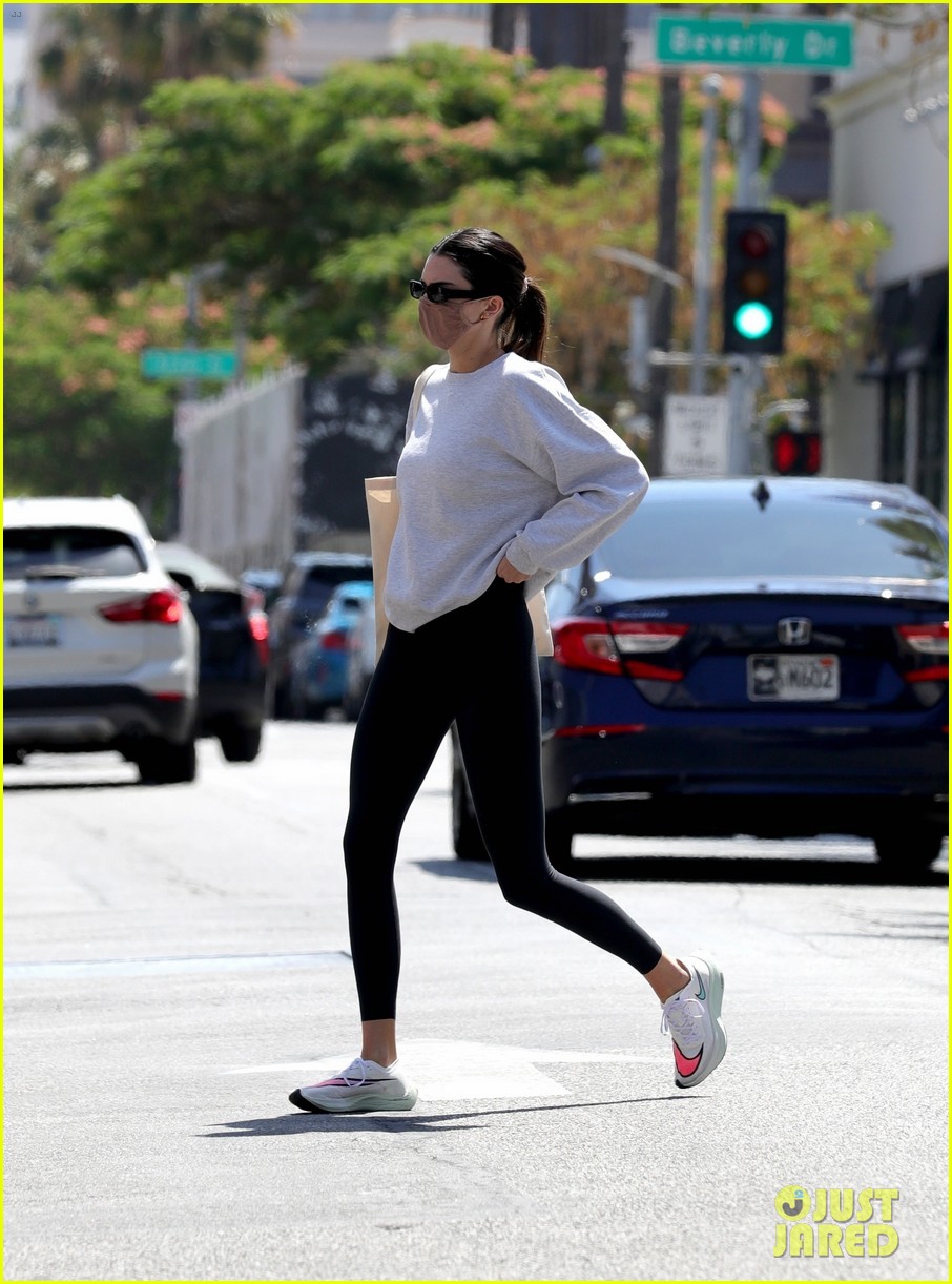 kendall jenner hits the gym memorial day 26