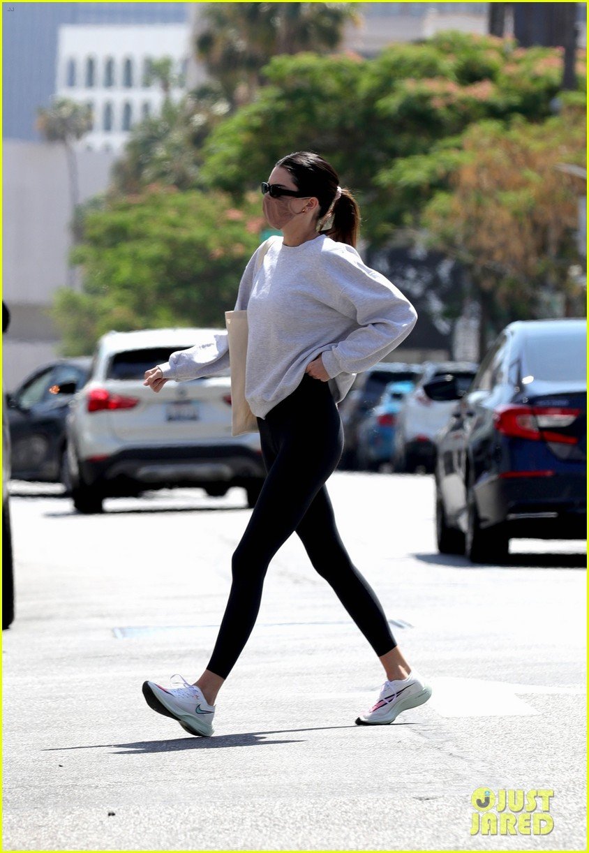 kendall jenner hits the gym memorial day 28