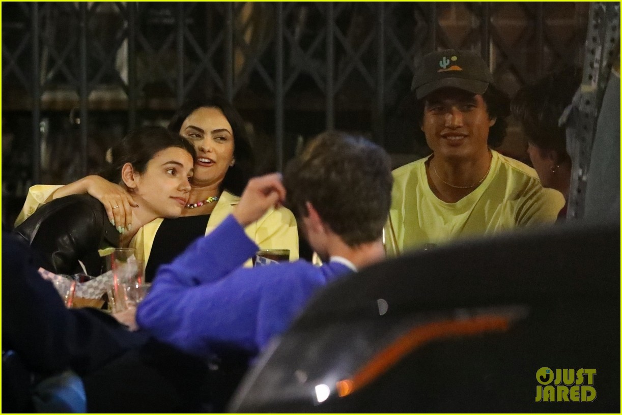 camila mendes charles melton dinner with friends 06