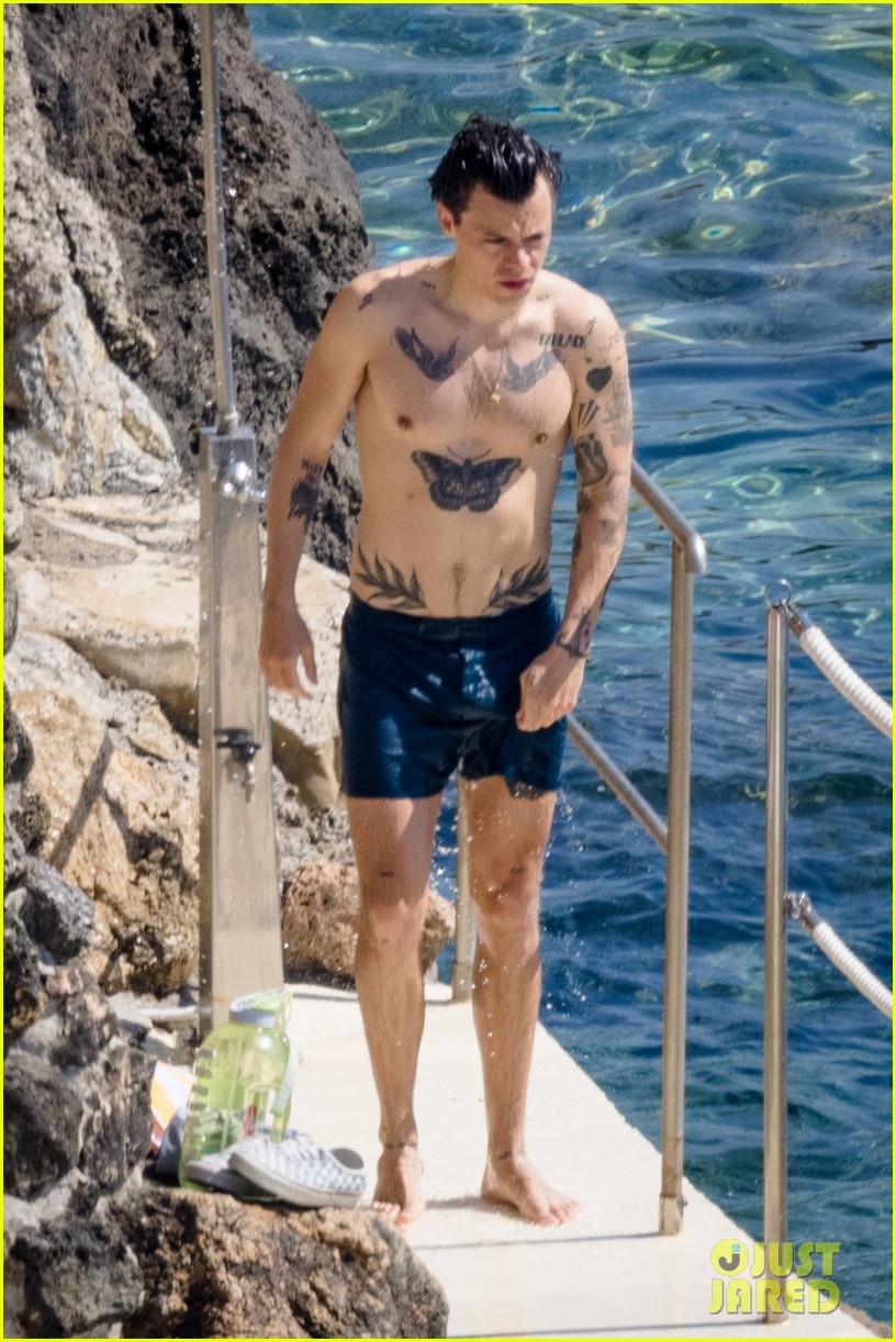 harry styles showers shirtless in italy 03