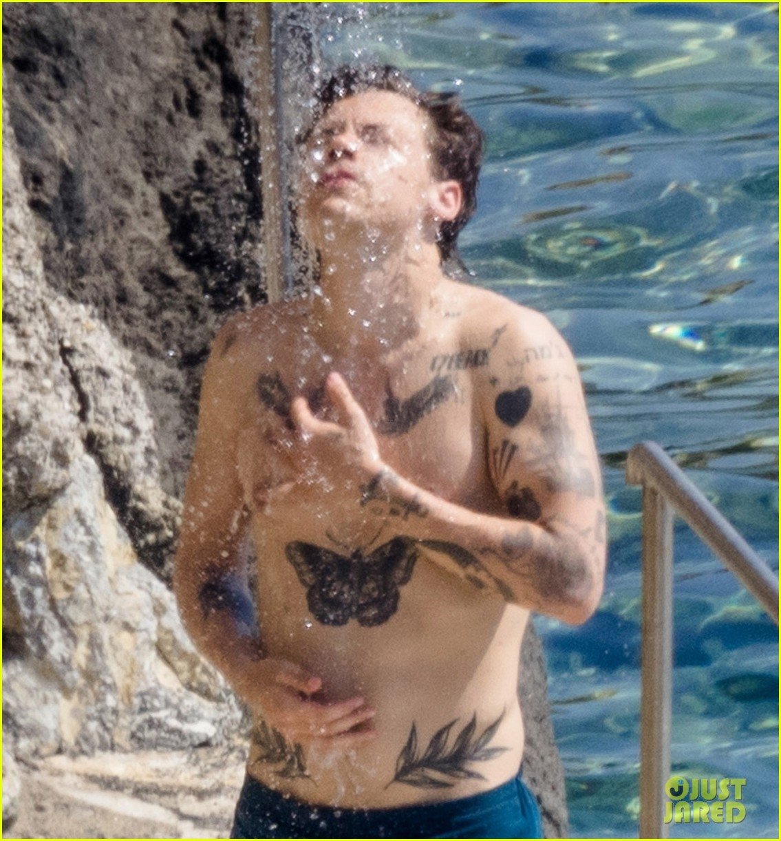 harry styles showers shirtless in italy 12