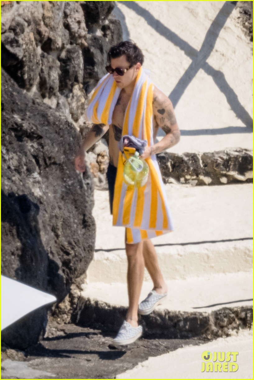 harry styles showers shirtless in italy 27