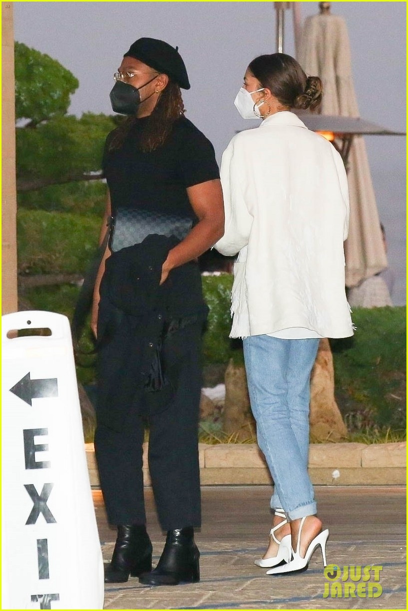 zendaya male friend dinner out together 01
