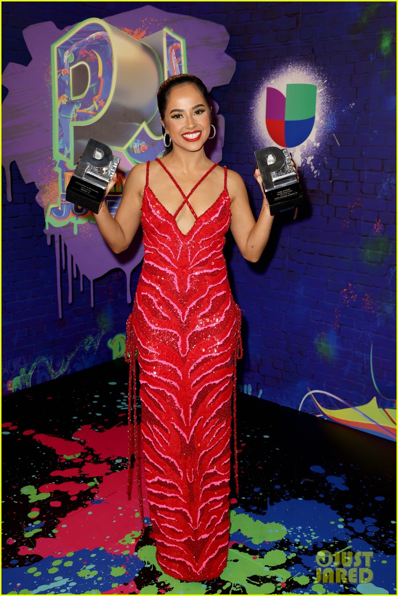 becky g wins and performs at premios juventud 2021 12