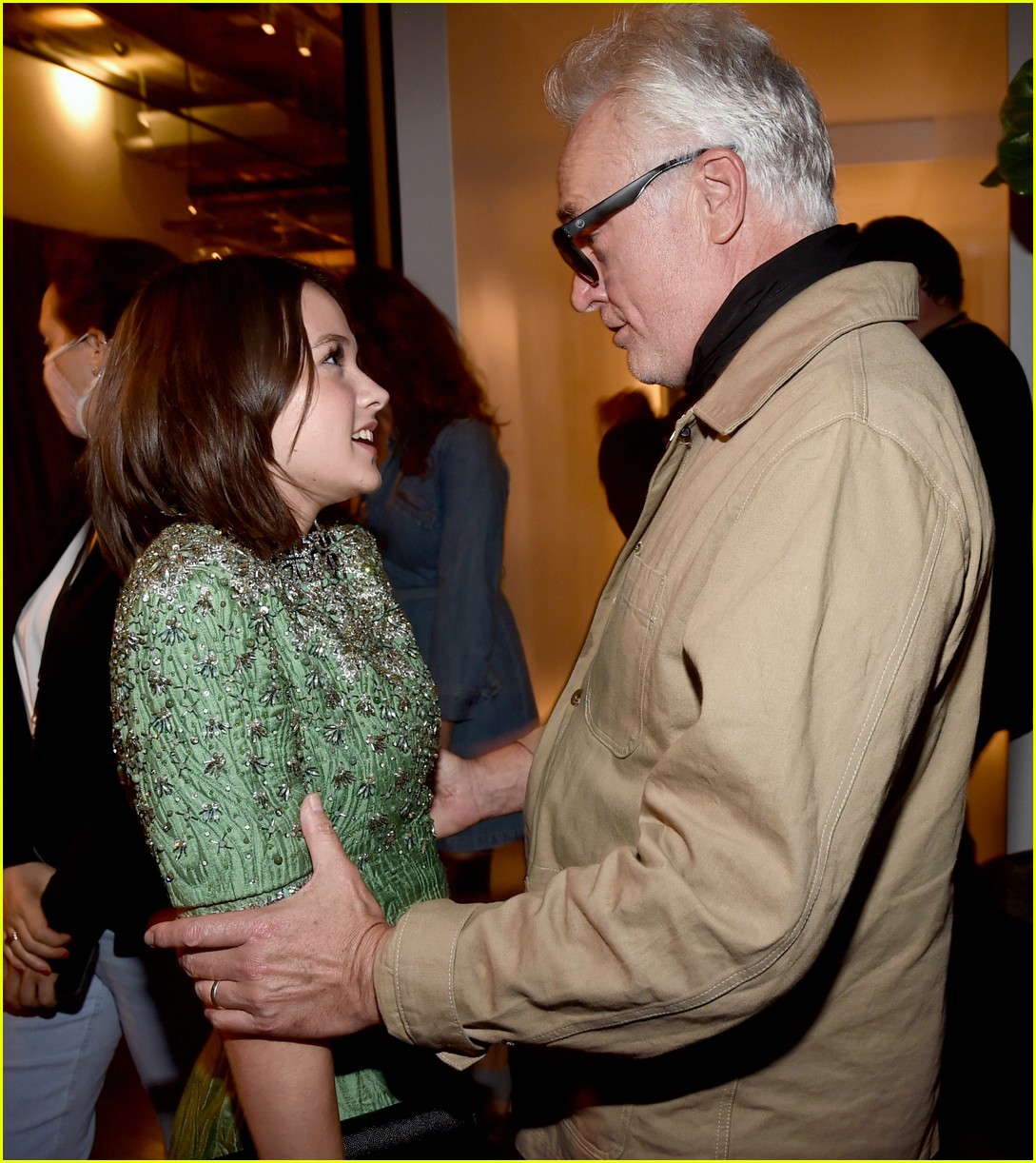 cailee spaeny premieres how it ends with zoe lister jones more 09