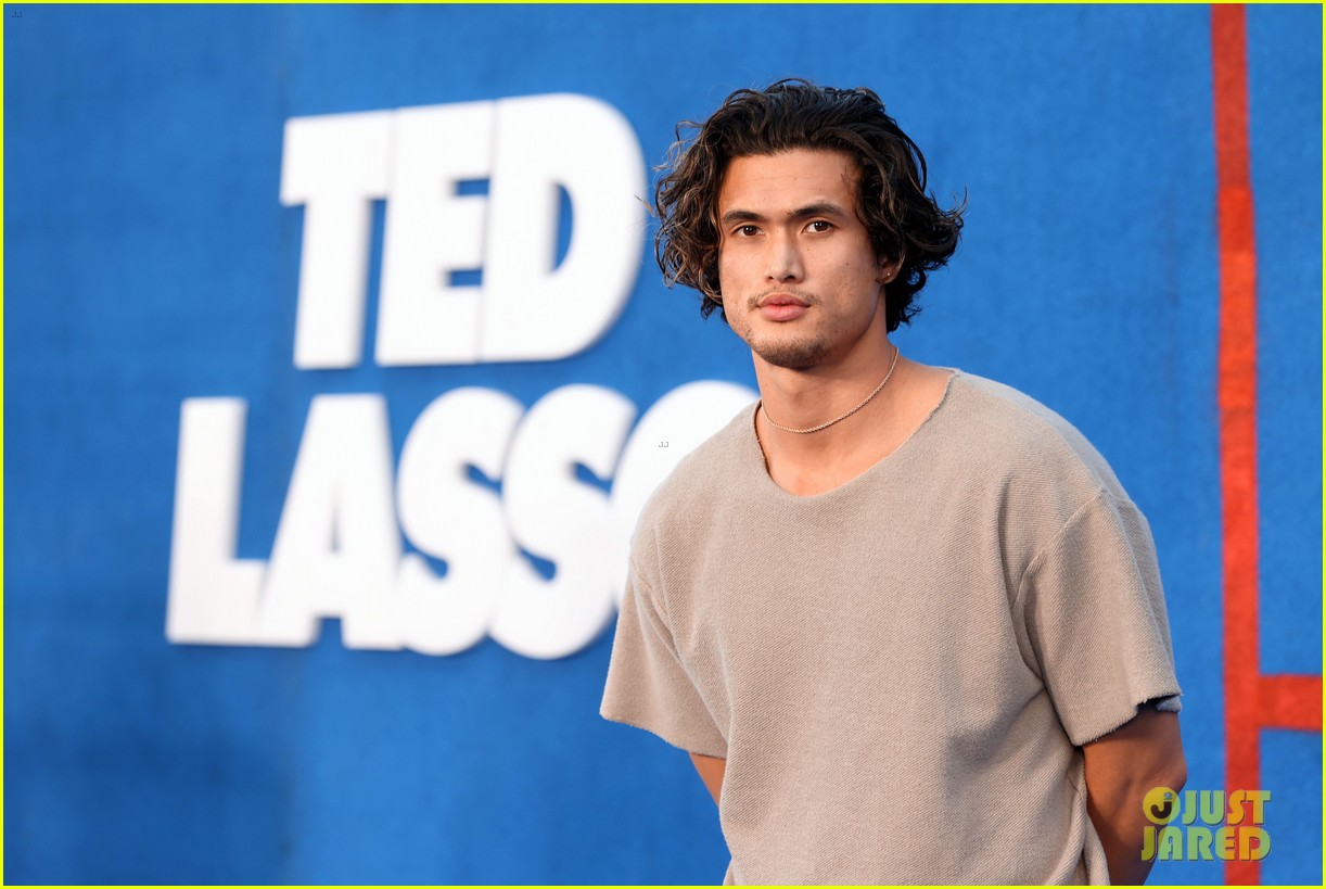 charles melton charlotte lawrence attend ted lasso season two premiere 04
