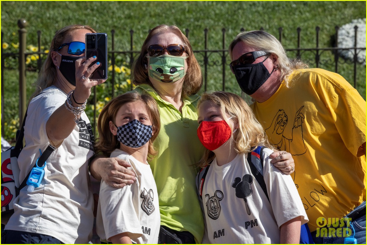disneyland walt disney world to require masks indoors again as cases surge 09
