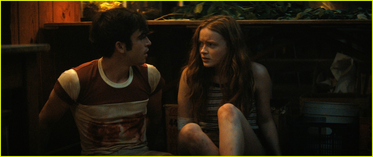 sadie sink ted sutherland couple up in new fear street part two trailer 06