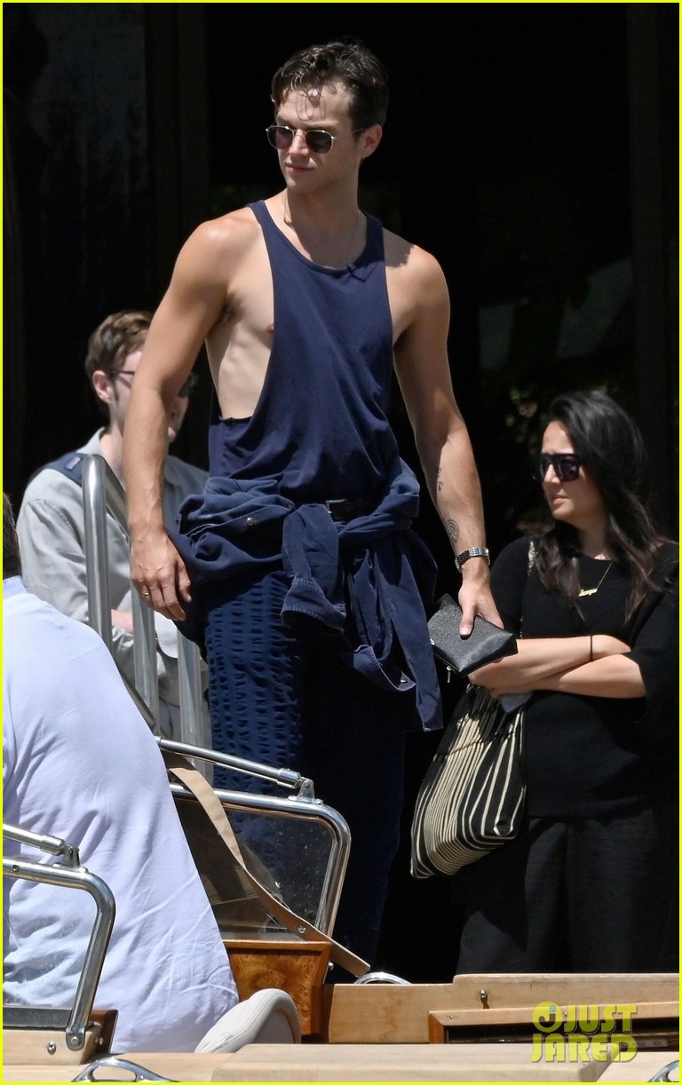 brandon flynn shows off his fit physique during day out in venice 05