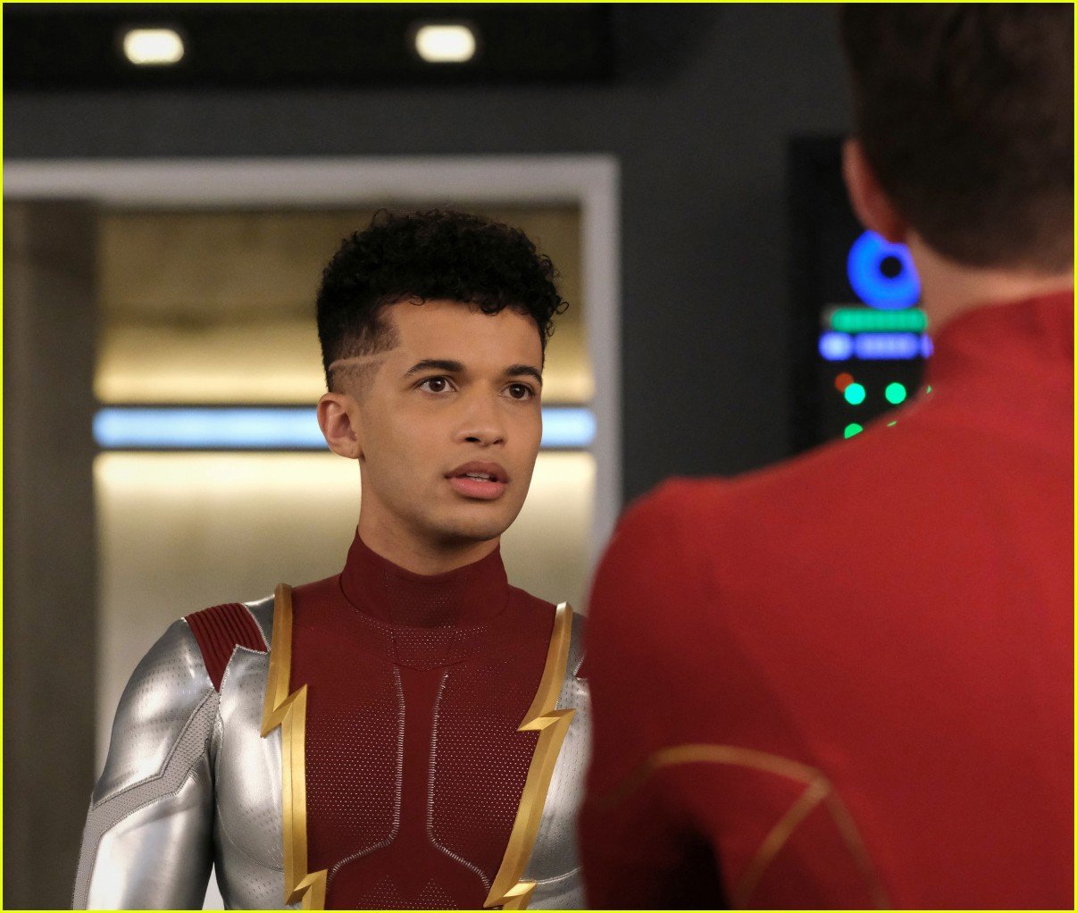 jordan fisher is all smiles in first the flash promo 17