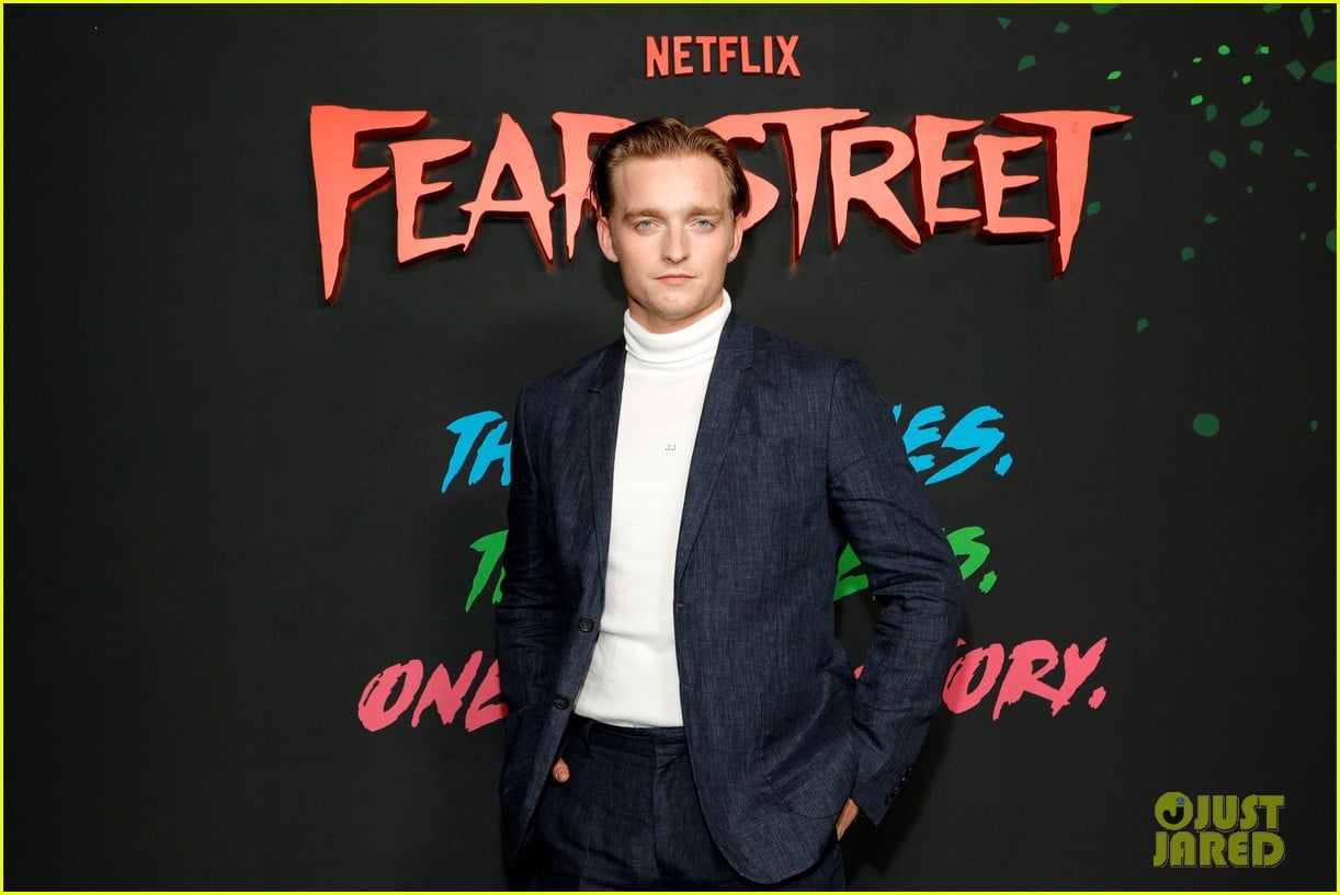 olivia scott welch ted sutherland premiere fear street part two 01