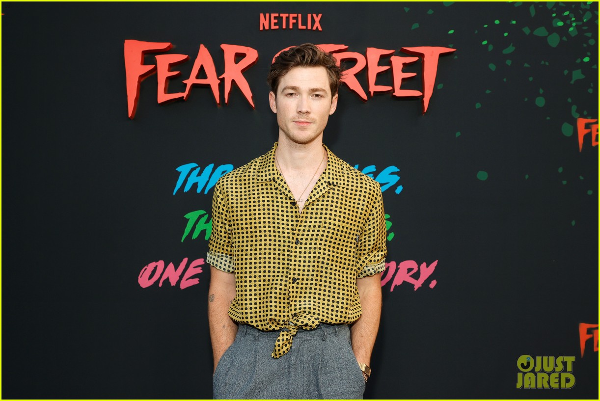 olivia scott welch ted sutherland premiere fear street part two 05