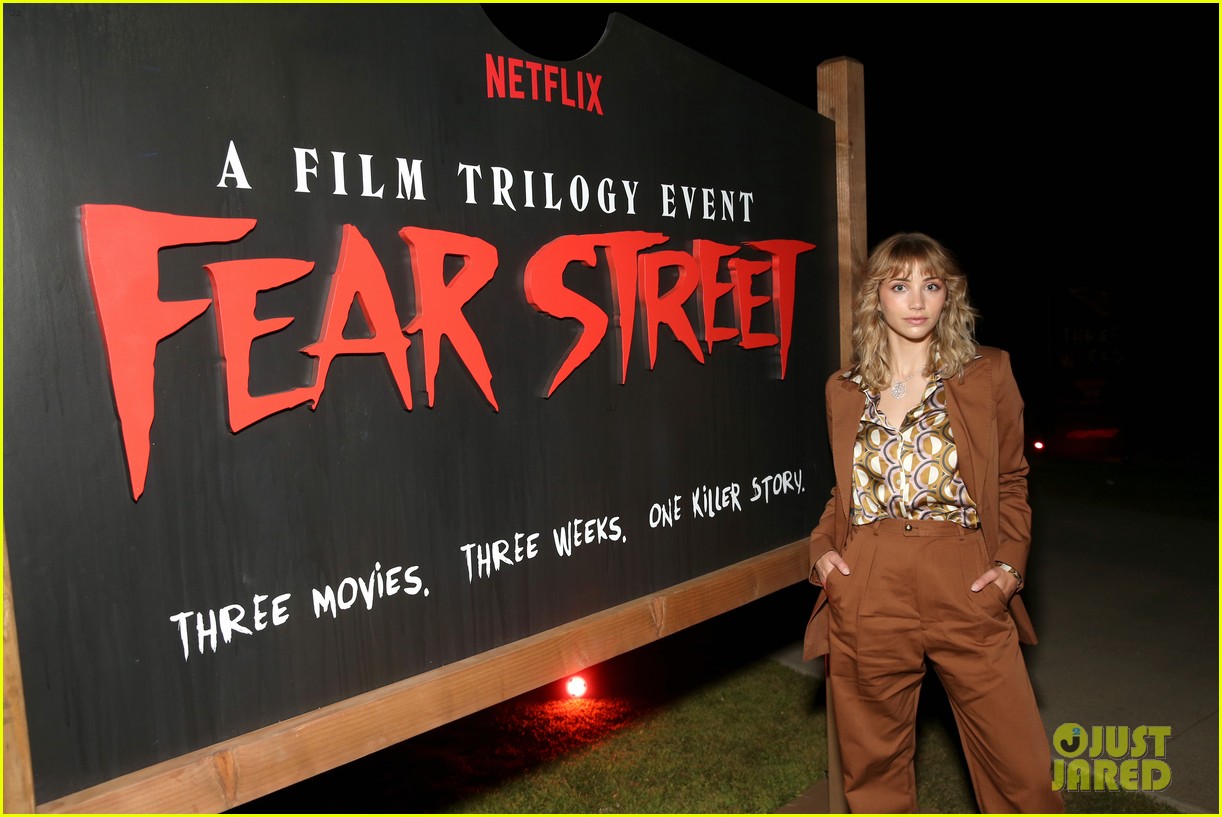 olivia scott welch ted sutherland premiere fear street part two 07